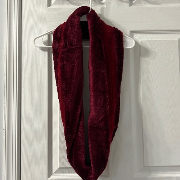 Women Warm Infinity Scarf & Cozy Knitted Beanie Hat 2Pcs! - Picture 3 of 6